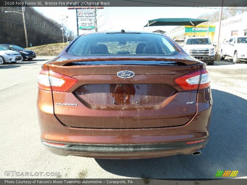 Bronze Fire Metallic / Charcoal Black 2016 Ford Fusion SE