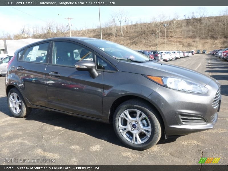 Magnetic Metallic / Charcoal Black 2016 Ford Fiesta SE Hatchback