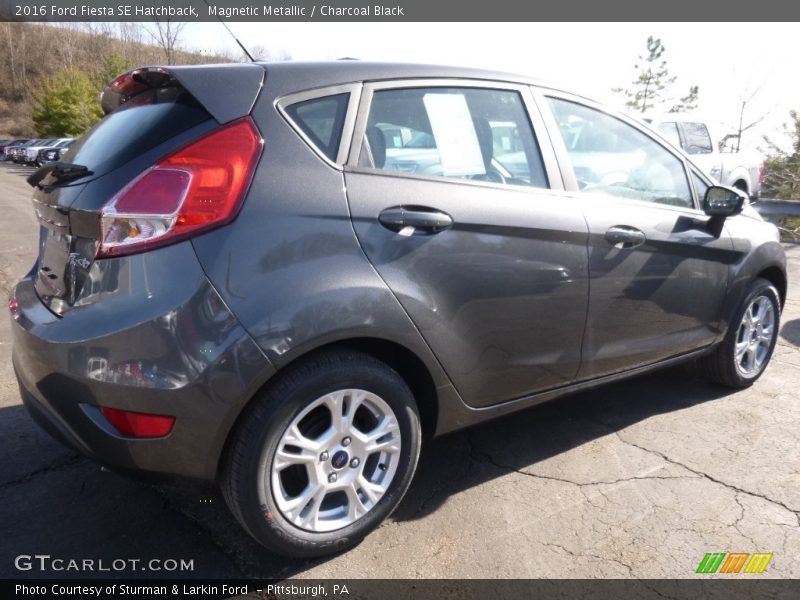 Magnetic Metallic / Charcoal Black 2016 Ford Fiesta SE Hatchback