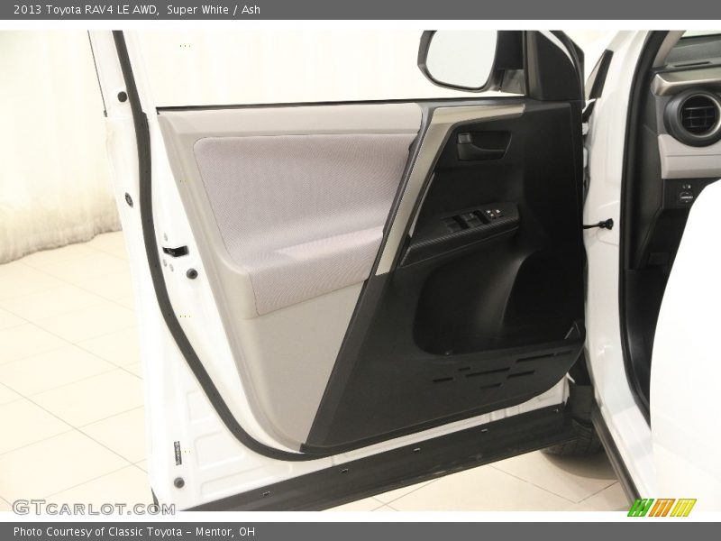 Super White / Ash 2013 Toyota RAV4 LE AWD