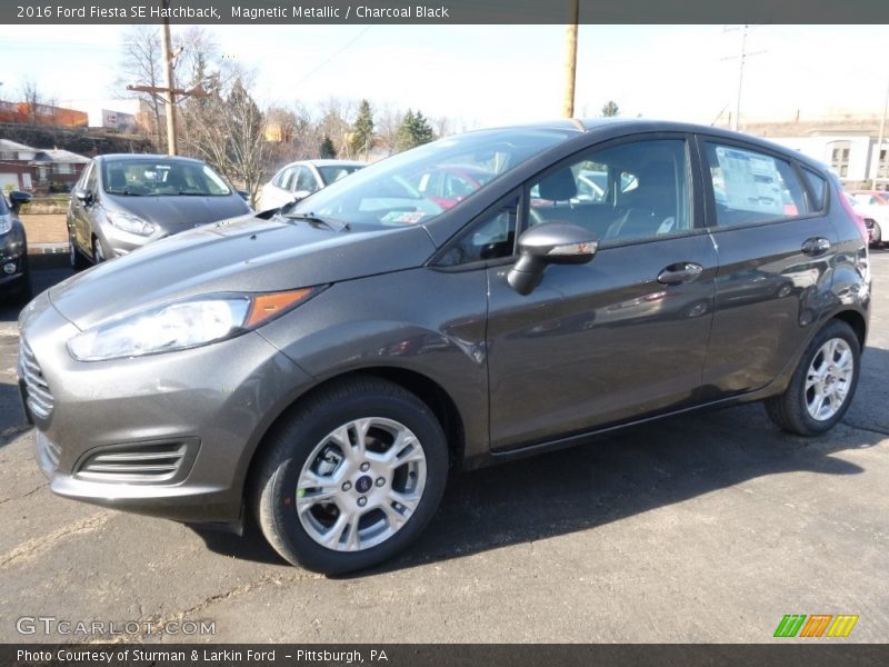 Magnetic Metallic / Charcoal Black 2016 Ford Fiesta SE Hatchback