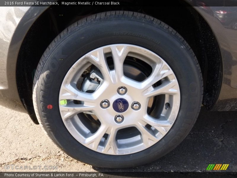 Magnetic Metallic / Charcoal Black 2016 Ford Fiesta SE Hatchback