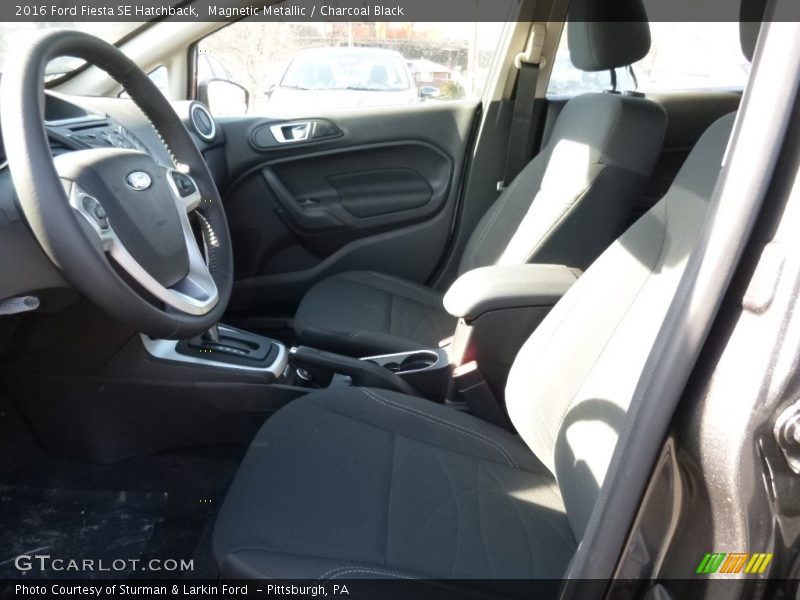 Magnetic Metallic / Charcoal Black 2016 Ford Fiesta SE Hatchback