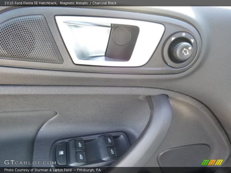 Magnetic Metallic / Charcoal Black 2016 Ford Fiesta SE Hatchback