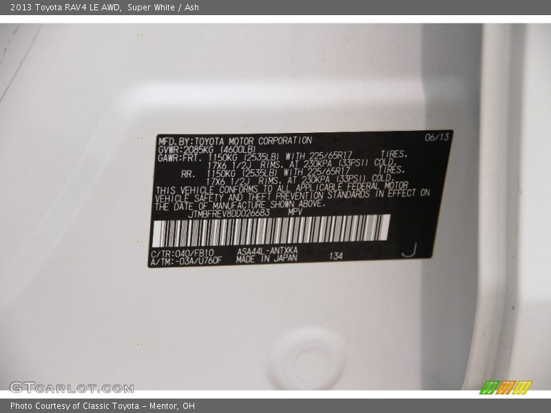 Super White / Ash 2013 Toyota RAV4 LE AWD