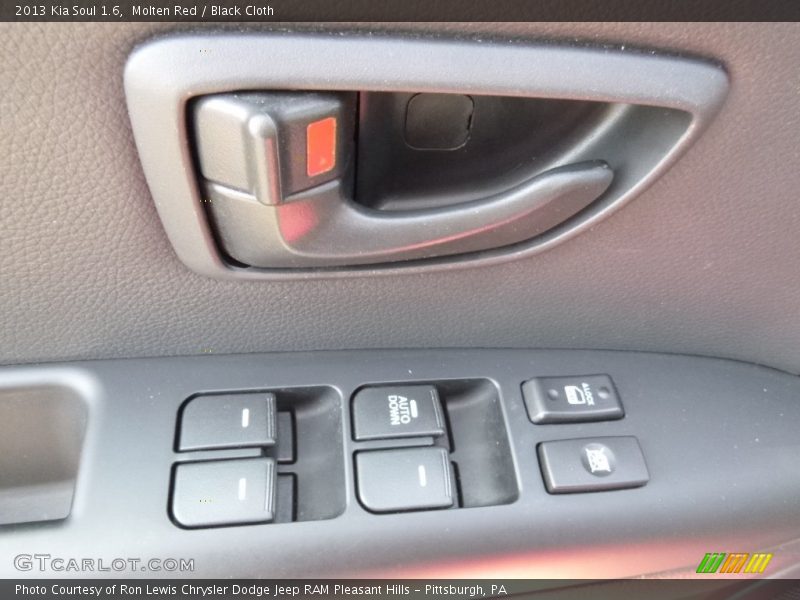 Molten Red / Black Cloth 2013 Kia Soul 1.6