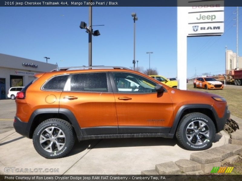 Mango Tango Pearl / Black 2016 Jeep Cherokee Trailhawk 4x4