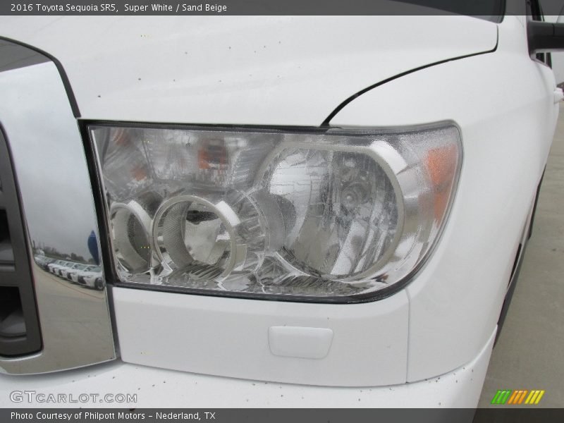 Super White / Sand Beige 2016 Toyota Sequoia SR5