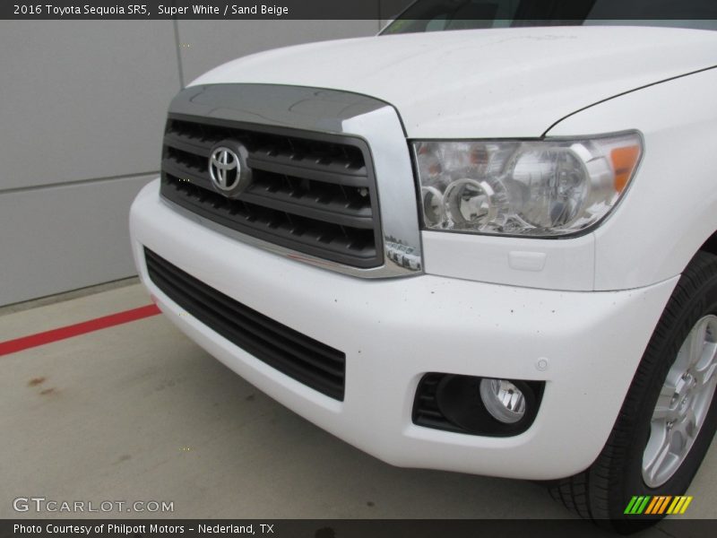 Super White / Sand Beige 2016 Toyota Sequoia SR5