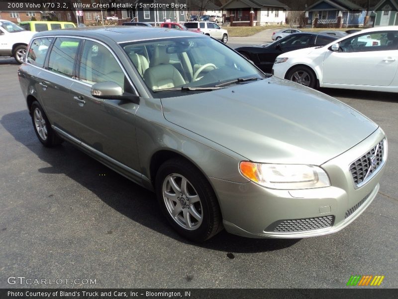 Front 3/4 View of 2008 V70 3.2