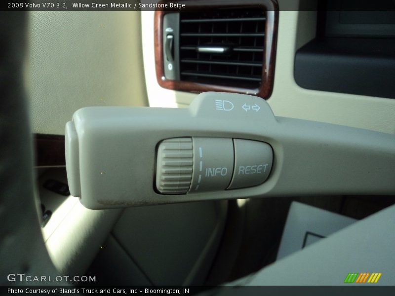 Willow Green Metallic / Sandstone Beige 2008 Volvo V70 3.2