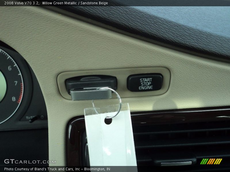 Willow Green Metallic / Sandstone Beige 2008 Volvo V70 3.2