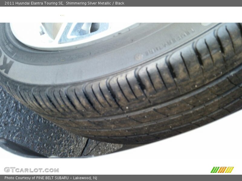 Shimmering Silver Metallic / Black 2011 Hyundai Elantra Touring SE