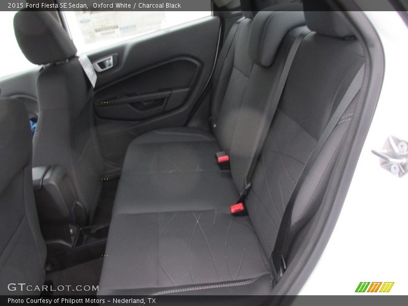 Oxford White / Charcoal Black 2015 Ford Fiesta SE Sedan