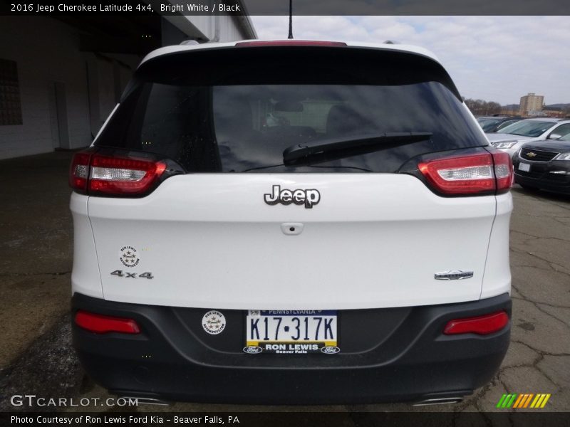 Bright White / Black 2016 Jeep Cherokee Latitude 4x4