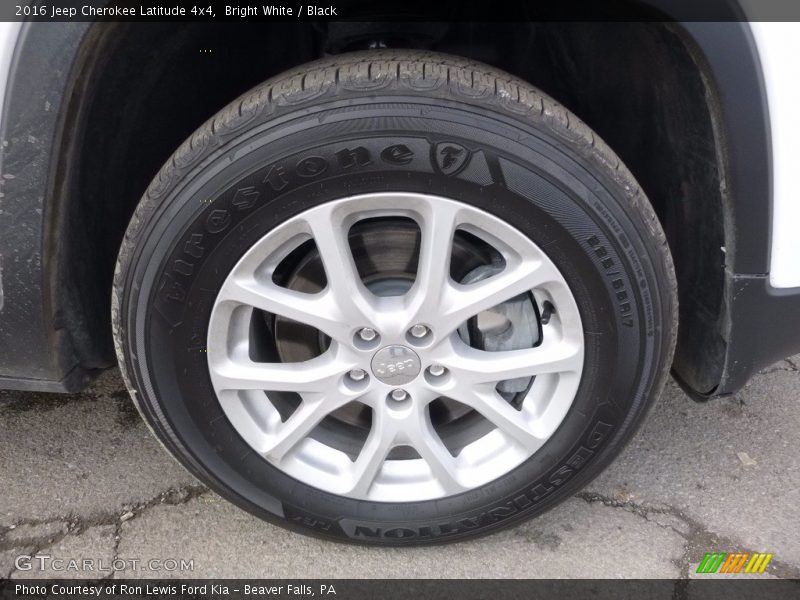 Bright White / Black 2016 Jeep Cherokee Latitude 4x4