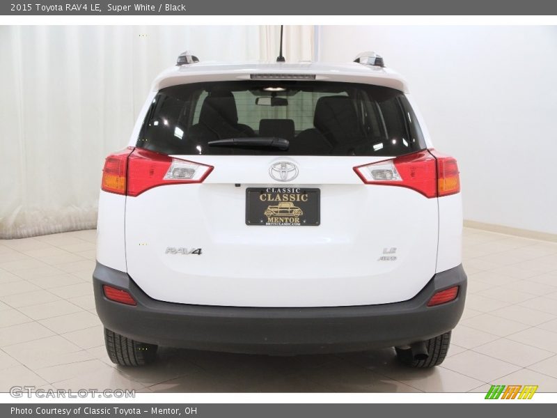 Super White / Black 2015 Toyota RAV4 LE