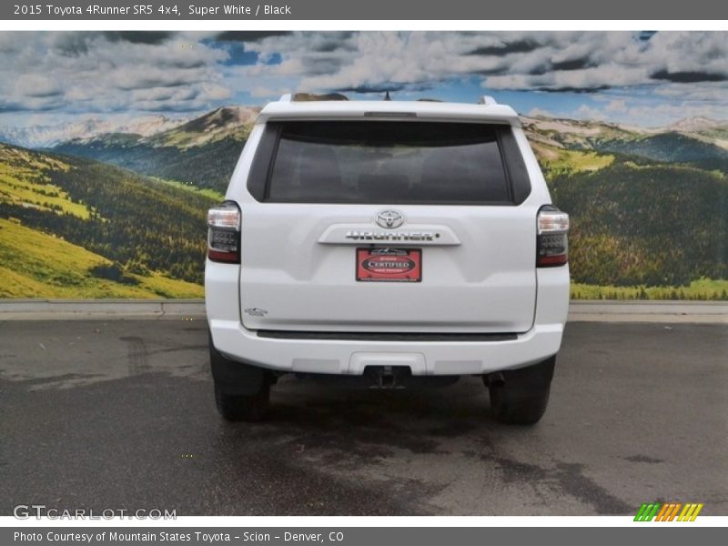 Super White / Black 2015 Toyota 4Runner SR5 4x4