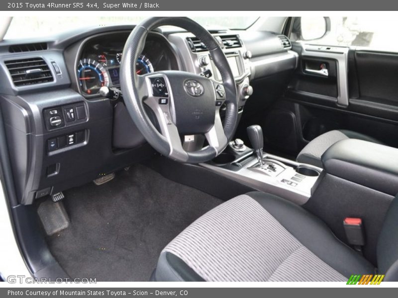 Super White / Black 2015 Toyota 4Runner SR5 4x4