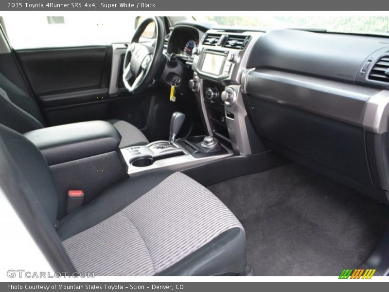 Super White / Black 2015 Toyota 4Runner SR5 4x4