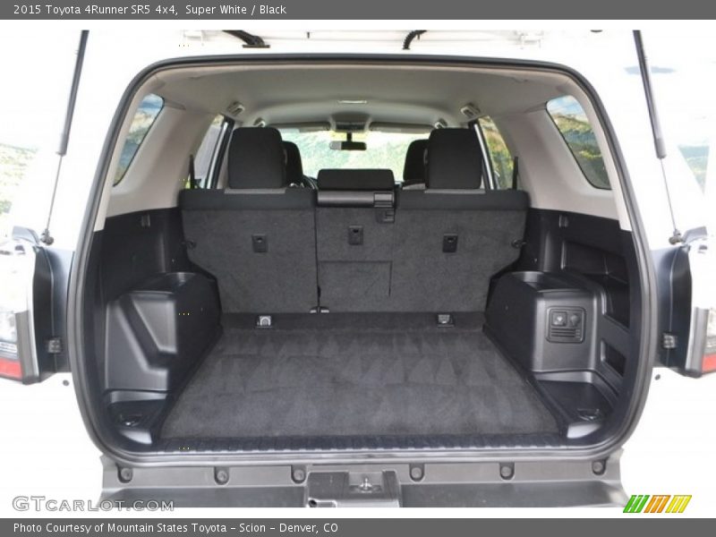 Super White / Black 2015 Toyota 4Runner SR5 4x4