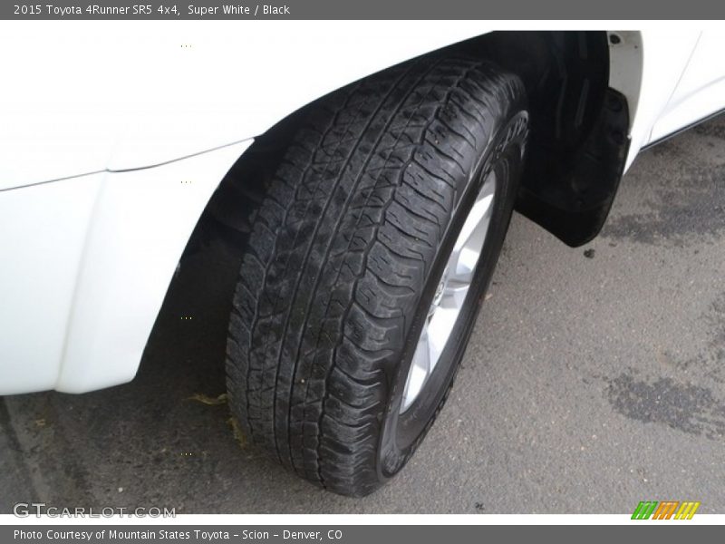 Super White / Black 2015 Toyota 4Runner SR5 4x4