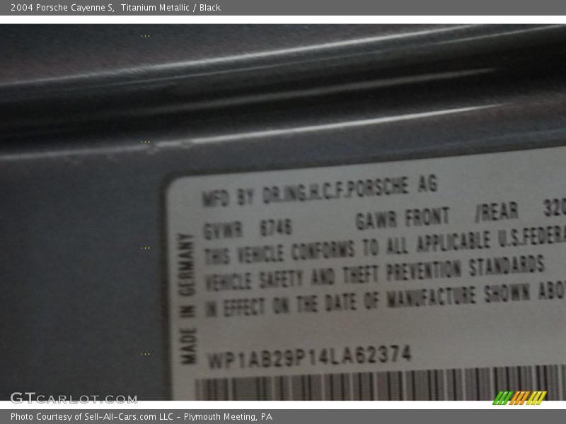 Titanium Metallic / Black 2004 Porsche Cayenne S