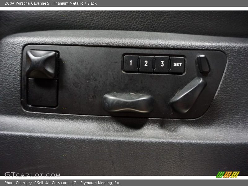 Titanium Metallic / Black 2004 Porsche Cayenne S