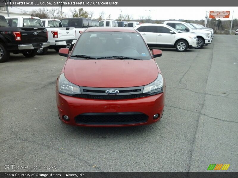 Sangria Red Metallic / Charcoal Black 2010 Ford Focus SE Coupe