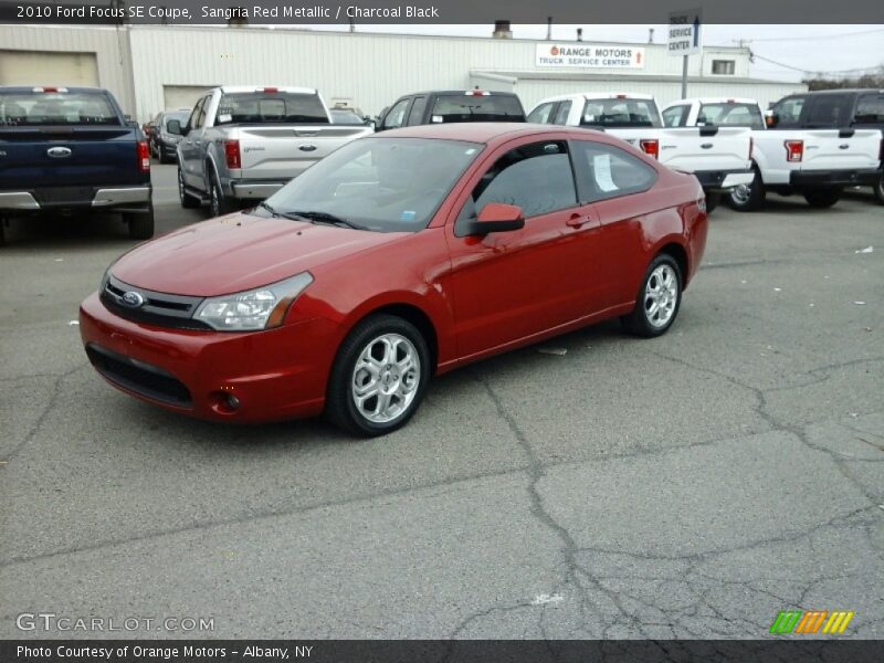 Sangria Red Metallic / Charcoal Black 2010 Ford Focus SE Coupe