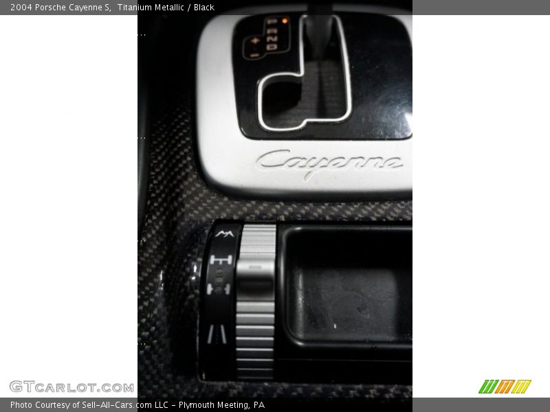 Titanium Metallic / Black 2004 Porsche Cayenne S