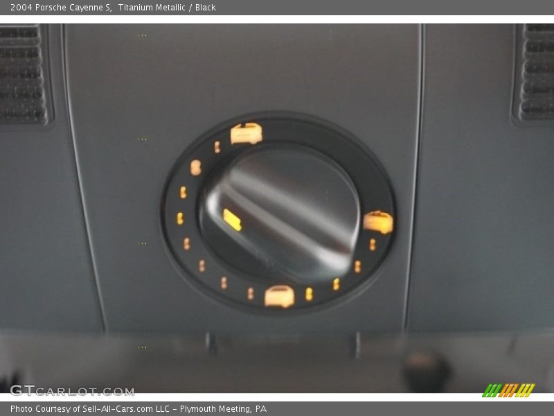 Titanium Metallic / Black 2004 Porsche Cayenne S