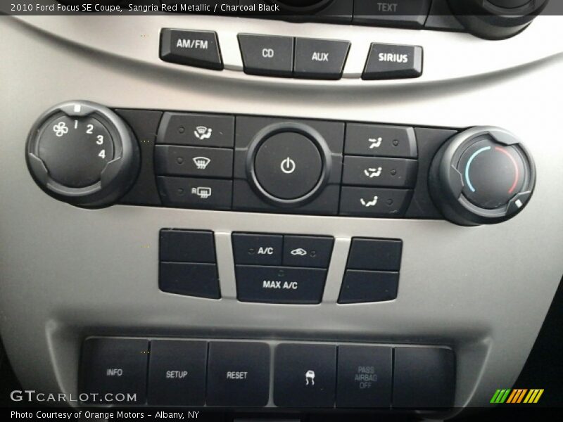 Sangria Red Metallic / Charcoal Black 2010 Ford Focus SE Coupe