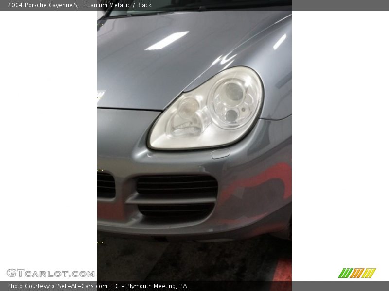 Titanium Metallic / Black 2004 Porsche Cayenne S