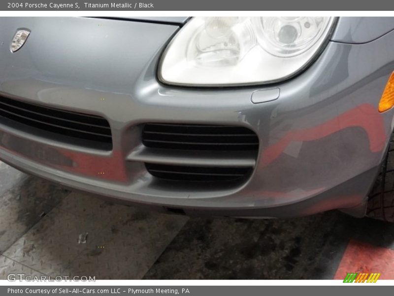 Titanium Metallic / Black 2004 Porsche Cayenne S