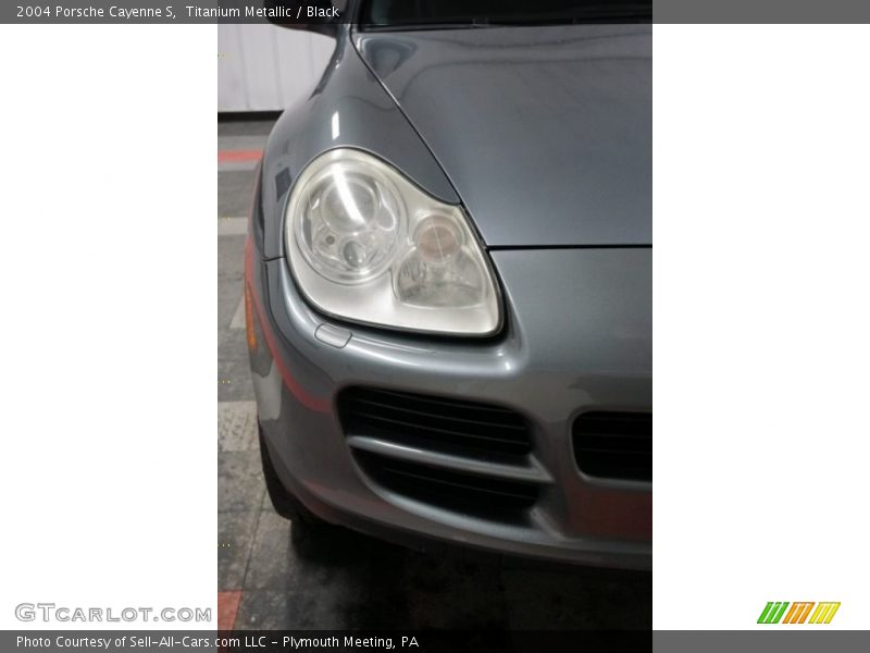 Titanium Metallic / Black 2004 Porsche Cayenne S
