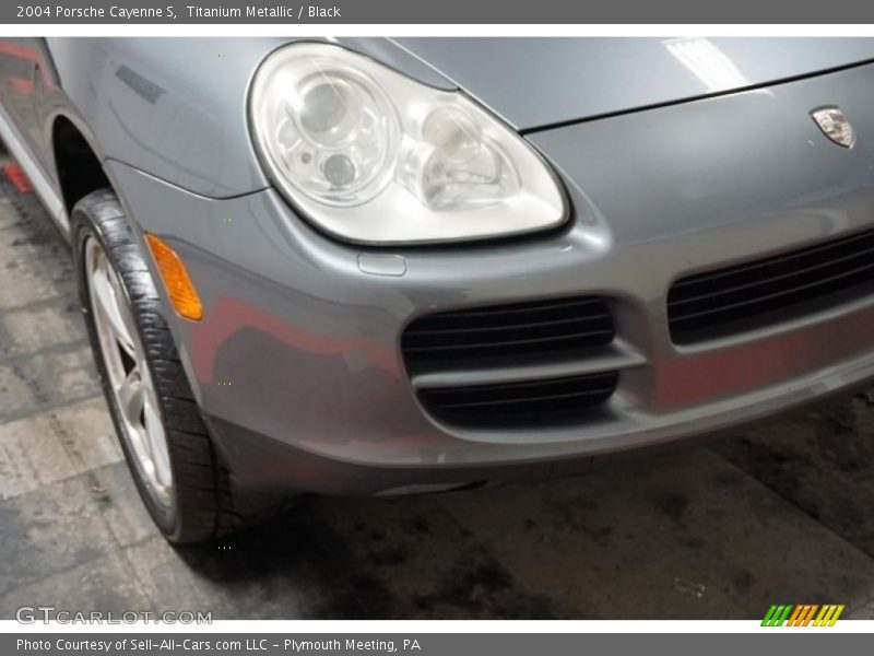 Titanium Metallic / Black 2004 Porsche Cayenne S