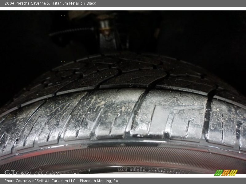 Titanium Metallic / Black 2004 Porsche Cayenne S
