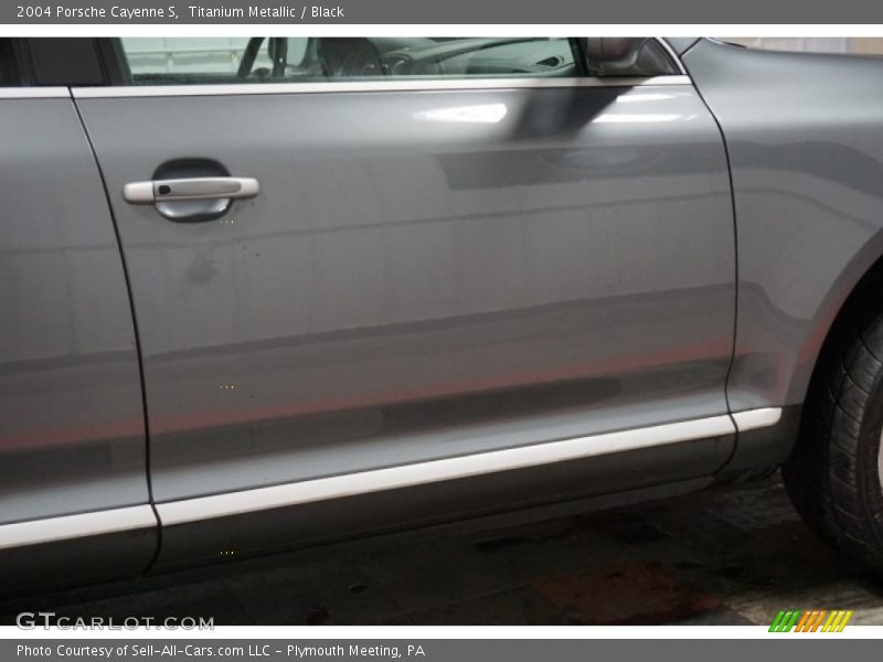 Titanium Metallic / Black 2004 Porsche Cayenne S