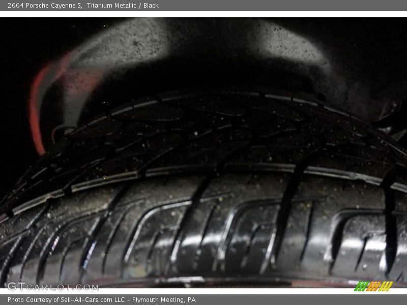 Titanium Metallic / Black 2004 Porsche Cayenne S