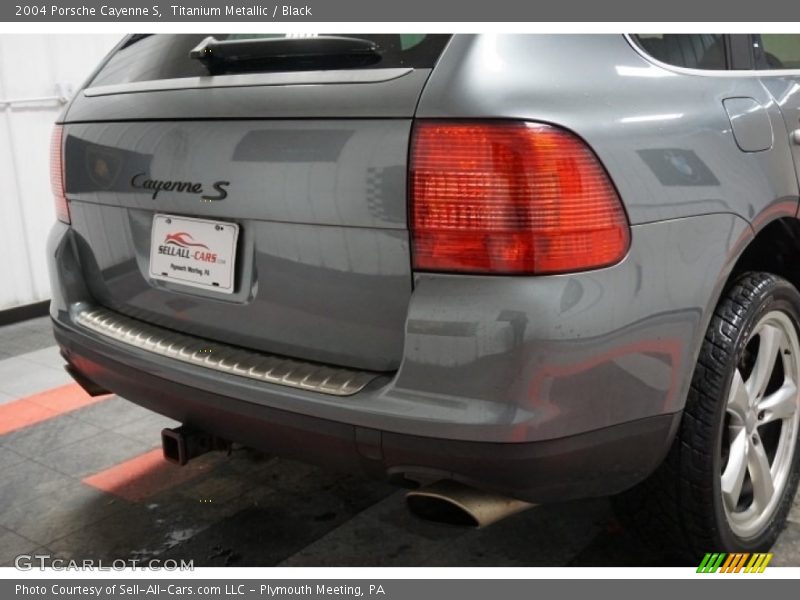 Titanium Metallic / Black 2004 Porsche Cayenne S