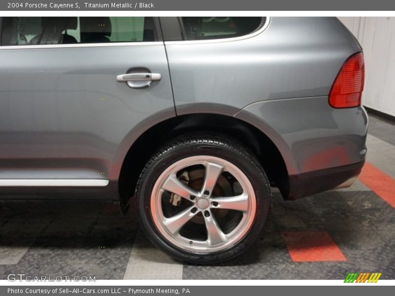 Titanium Metallic / Black 2004 Porsche Cayenne S