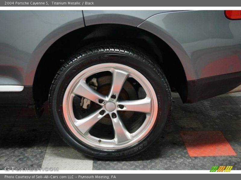 Titanium Metallic / Black 2004 Porsche Cayenne S