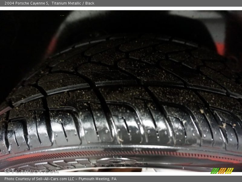 Titanium Metallic / Black 2004 Porsche Cayenne S
