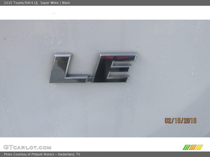 Super White / Black 2015 Toyota RAV4 LE