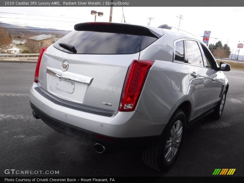 Radiant Silver Metallic / Ebony/Ebony 2016 Cadillac SRX Luxury AWD