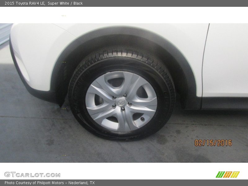 Super White / Black 2015 Toyota RAV4 LE