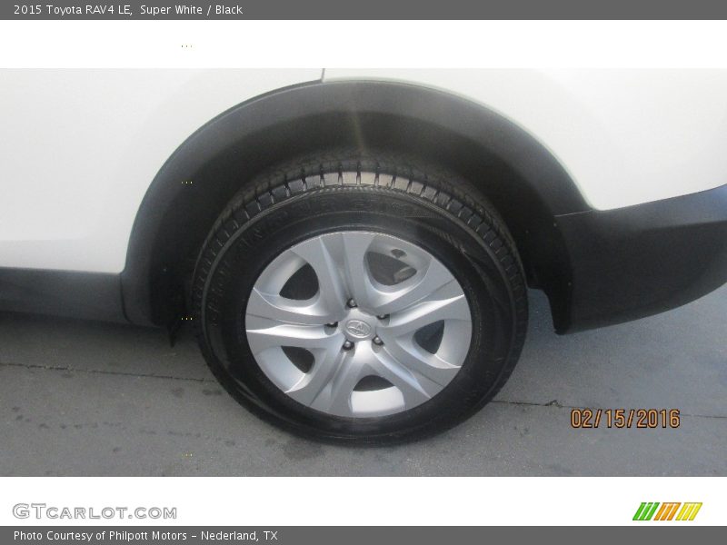Super White / Black 2015 Toyota RAV4 LE