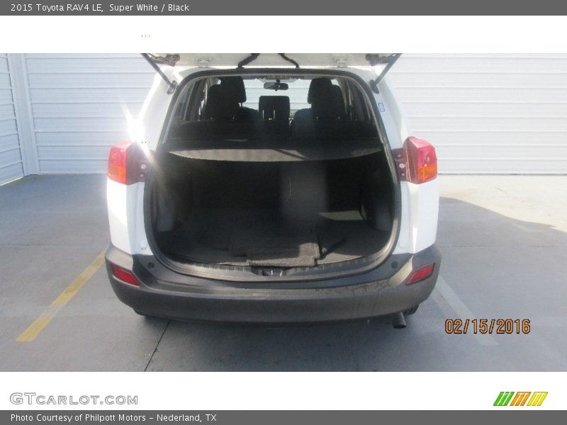 Super White / Black 2015 Toyota RAV4 LE