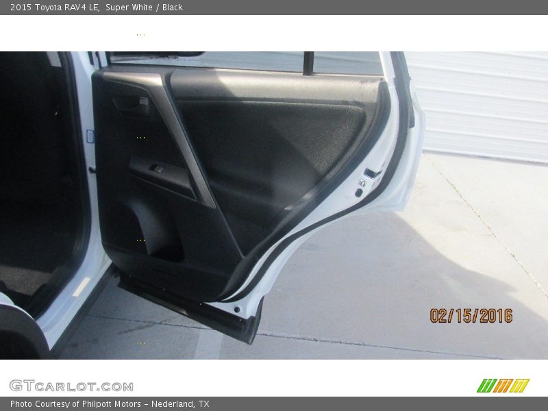 Super White / Black 2015 Toyota RAV4 LE